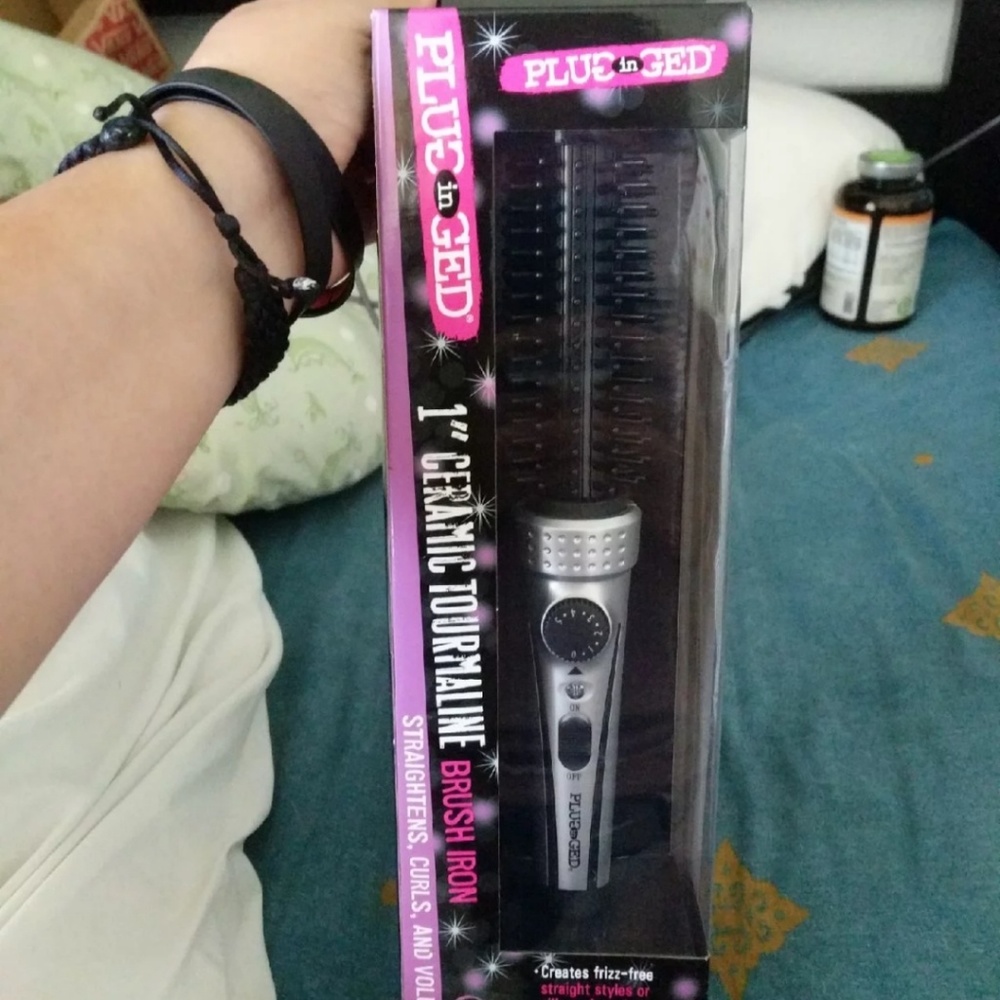 Plug in Ged brush iron